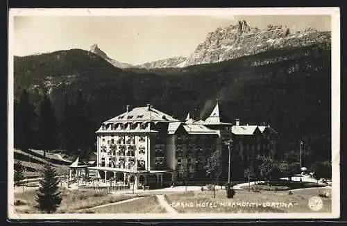 AK Cortina, Grandhotel Miramonti-Cortina mit Bergblick