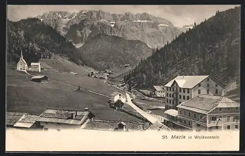 AK St. Maria in Wolkenstein, Ortspartie mit Kirche und Bergpanorama