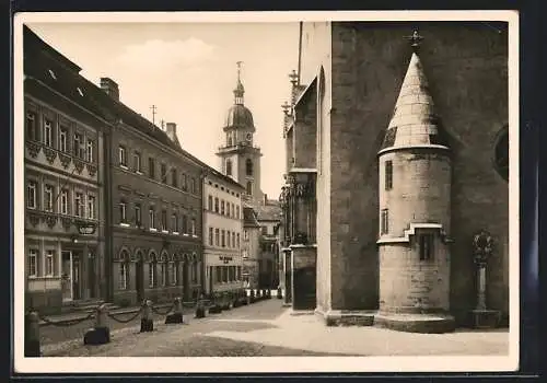 AK Kitzingen / Main, Pfarrkirche, Südwesteck mit Treppentürmchen zur Empore, Turm der prot. Pfarrkirche im Hintergrund