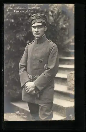 Foto-AK Sanke Nr. 557: Leutnant Adam mit Eisernem Kreuz