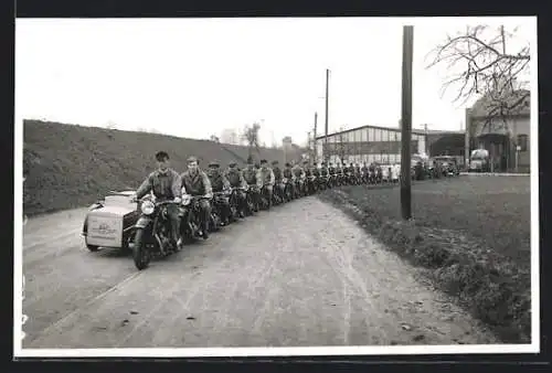 Foto-AK Ladenburg, BCC-Werk mit mobilem Kundendienst auf BMW-Motorrädern