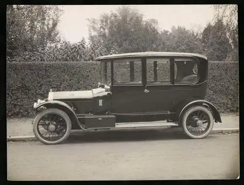 Fotografie Auto Wolseley-Motors, parkend am Strassenrand
