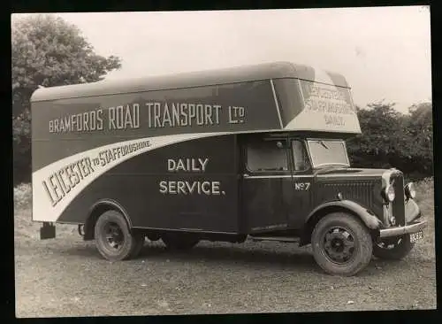 Fotografie Lieferwagen Morris-Commercial, mit Werbung der Firma Bramford`s Road Transport Ltd., Kennzeichen BBC 832