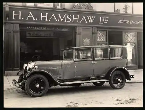 Fotografie Auto Morris Limousine vor dem Geschäft H. A. Hamshaw Ltd.