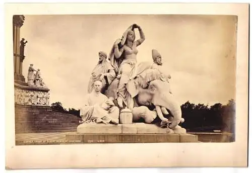 Fotografie G.W.W., Ansicht London, Hyde Park, Corner Group at Albert Memorial