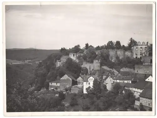 Fotografie unbekannter Fotograf, Ansicht Kastellaun, Festungsmauer mit Wehrtürmen am Ortsrand