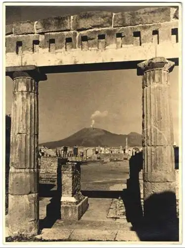 Fotografie A. Tegtmeier, Bremen, Ansicht Pompeji, Blick von den Ruinen zum Vesuv