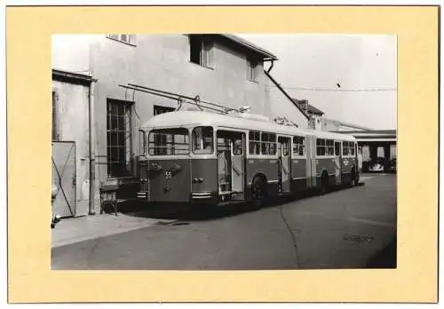 Fotografie unbekannter Fotograf, Ansicht Salzburg, Bus, Oberleitungsbus, O-Bus Wagen-Nr. 55, Grossformat 25 x 17cm
