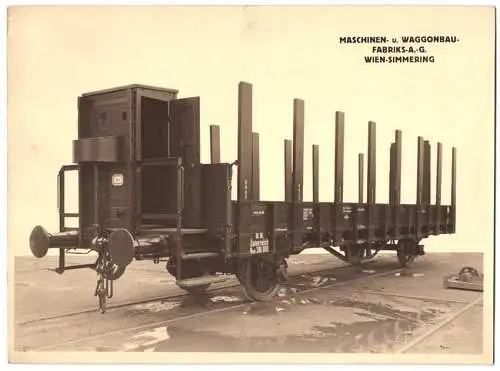 Fotografie unbekannter Fotograf, Ansicht Wien, Eisenbahn-Waggon der Maschinen - & Waggonbau-Fabriks AG Wien-Simmering