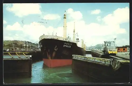 AK Handelsschiff Spruce passiert Schleuse im Panama-Kanal