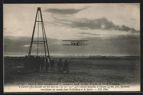 AK La Conquete de L`Air, Männer beobachten ein Flugzeug im Flug