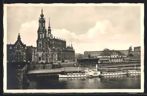 AK Dresden, Elbdampfer Blasewitz vor der Kath. Hofkirche und Italienischen Dörfchen
