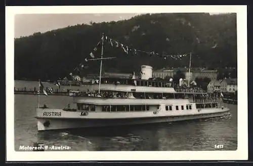 AK Motorschiff Austria in Flaggengala
