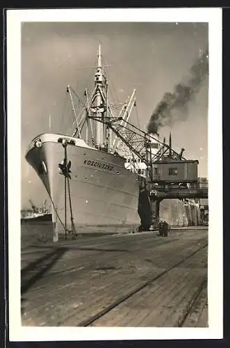AK Handelsschiff Kosciuszko im Hafen