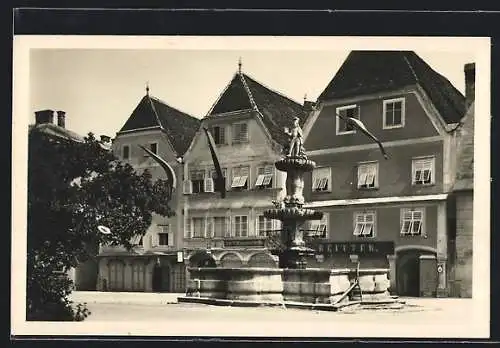 AK Steyr, Leopoldsbrunnen mit Häuserzeile