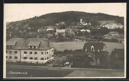 AK Attnang /O.-Ö., Ortspartie mit Kirche