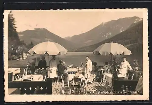 AK Lunz am See, Seeterrasse der Gastwirtschaft Hans Grubmayer mit Panoramablick