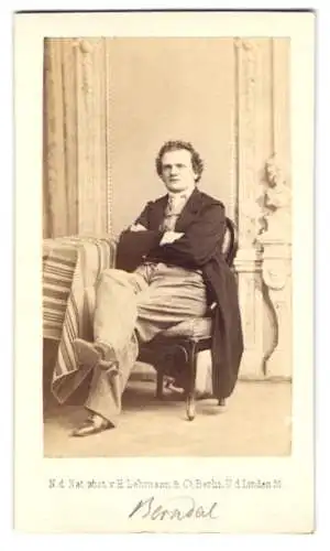 Fotografie H. Lehmann & Co., Berlin, Portrait Carl Gustav Berndal (1830-1885), deutscher Theaterschauspieler