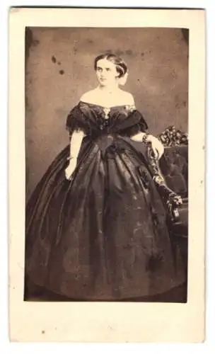 Fotografie C. Schwartz & Co., Berlin, Portrait Prinzessin Maria Anna von Anhalt-Dessau, Frau Friedrich Karl von Preussen