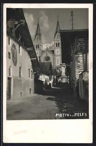 AK Telfs, Strassenpartie mit Blick zur Kirche