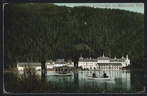 AK Achensee /Tirol, Hotel Scholastika mit Booten