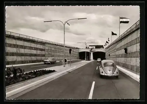 AK Rendsburg, VW Käfer bei dem Strassentunnel unter dem Nord-Ostsee-Kanal