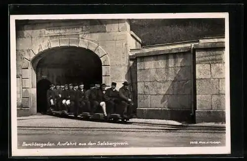 Foto-AK Berchtesgaden, Besucher im Salzbergwerk