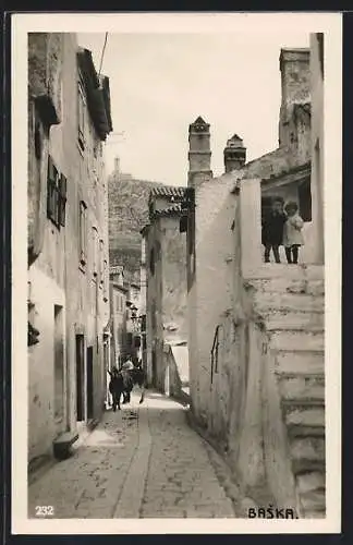 AK Baska, Partie in einer Gasse