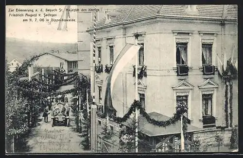 AK Dippoldiswalde, Besuch des Königs Friedrich August 1906, Wagen des Königs und geschmückte Gebäude aus der Vogelschau