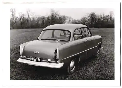 5 Fotografien Ford Autohändler Otto Hausmann, Passau, Auto Ford Taunus Weltkugel in verschiedenen Ansichten