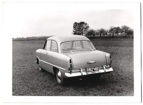 5 Fotografien Ford Autohändler Otto Hausmann, Passau, Auto Ford Taunus Weltkugel in unterschiedlichen Ansichten