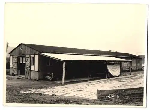 Fotografie J. Schröer, Kranichfeld, Ansicht Kranichfeld / Ilm, Gehöft-Lagerhalle für landwirtschaftliches Gerät