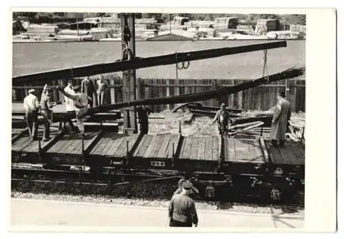 Fotografie Otto Bayer, Wien, Ansicht Wien, Schmidtstahlwerk Favoritenstrasse 213, Verladung von Stahlerzeugnissen