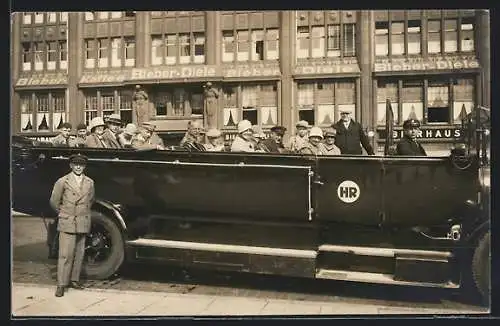 Foto-AK Hamburg, Autobus Hansa-Rundfahrt, Kaffee Bieber-Diele