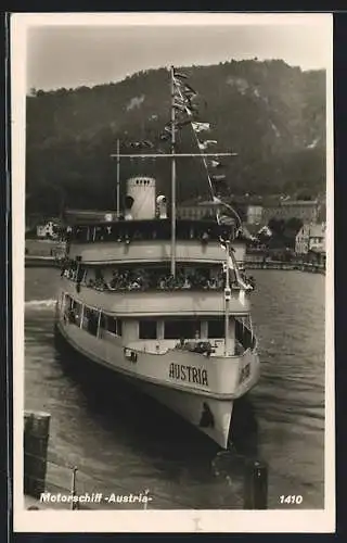 AK Motorschiff Austria, Bodensee-Dampfer bei der Anfahrt an die Anlegestelle