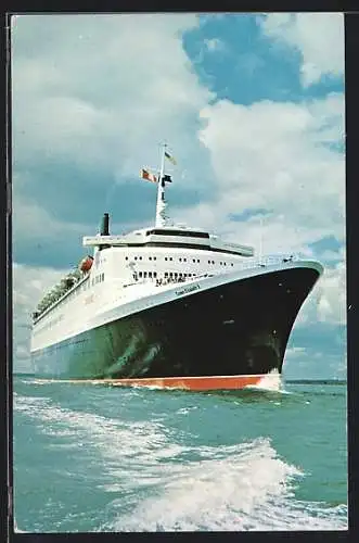 AK Passagierschiff Queen Elizabeth 2 auf hoher See
