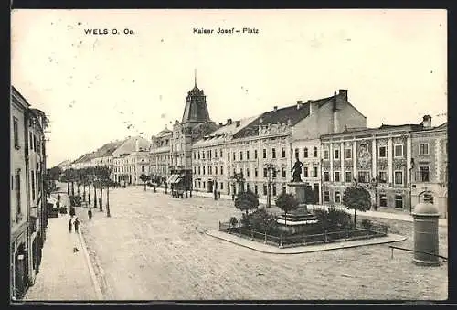 AK Wels, Partie am Kaiser Josef-Platz mit Denkmal