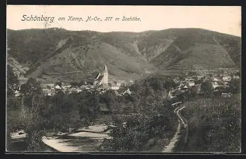 AK Schönberg am Kamp, Ortsansicht mit Wanderweg und Bergblick