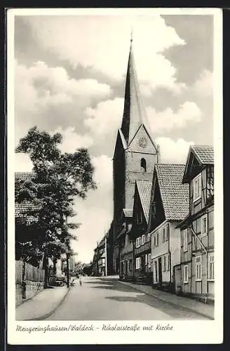 AK Mengeringhausen, Nikolaistrasse mit Kirche