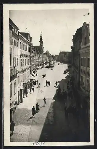 AK Steyr /Ob. Öst., Strassenpartie mit Kirche