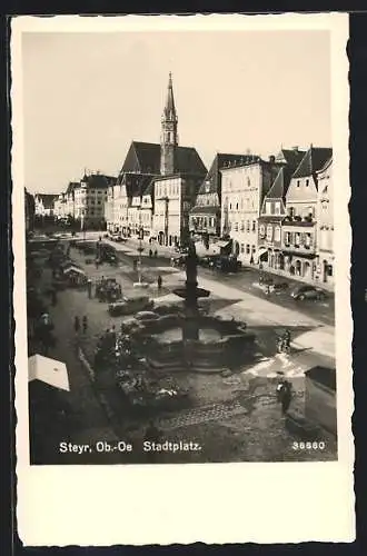 AK Steyr /Ob.-Oe., Stadtplatz mit Kirche und Brunnen