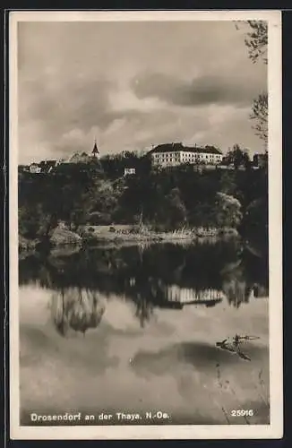 AK Drosendorf an der Thaya, Blick vom Wasser auf den Ort