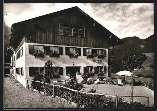 AK Tiefenbach über Oberstdorf, Gasthaus Berghof von Hugo Rietzler