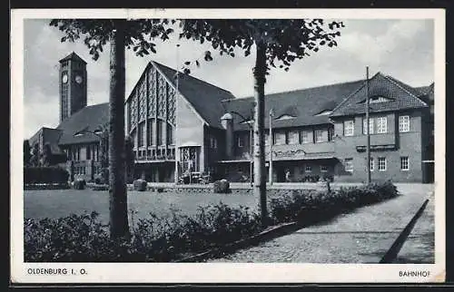 AK Oldenburg i. O., Bahnhof im Sonnenschein