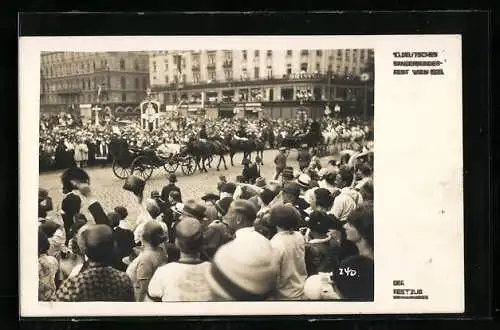 AK Wien, X. Sängerbundesfest, Festzug, Kutschen und publikum