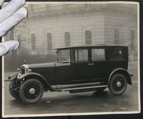Fotografie Chas. K. Bowers, London-Chiswick, Auto Maythorn & Son Ltd., schwarze Luxus-Limousine, Grossformat 29 x 23cm