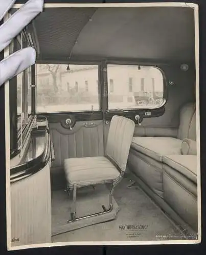 Fotografie Chas. K. Bowers, London-Chiswick, Auto Maythorn & Son Ltd., Luxus-Limousine Innenausstattung