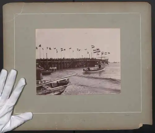 Fotografie Edmund Risse, Berlin, Ansicht Helgoland, Feier zur Abtretung Helgolands an Deutschland am 10. August 1890