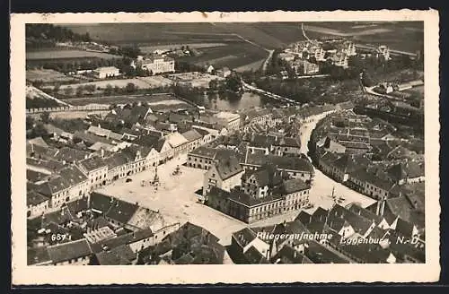 AK Eggenburg /N.-D., Teilansicht mit Denkmal, Fliegeraufnahme