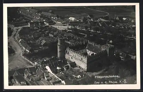 AK Laa a. d. Thaya, Die Burg vom Flugzeug aus